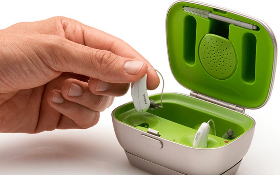 Rechargeable hearing aids